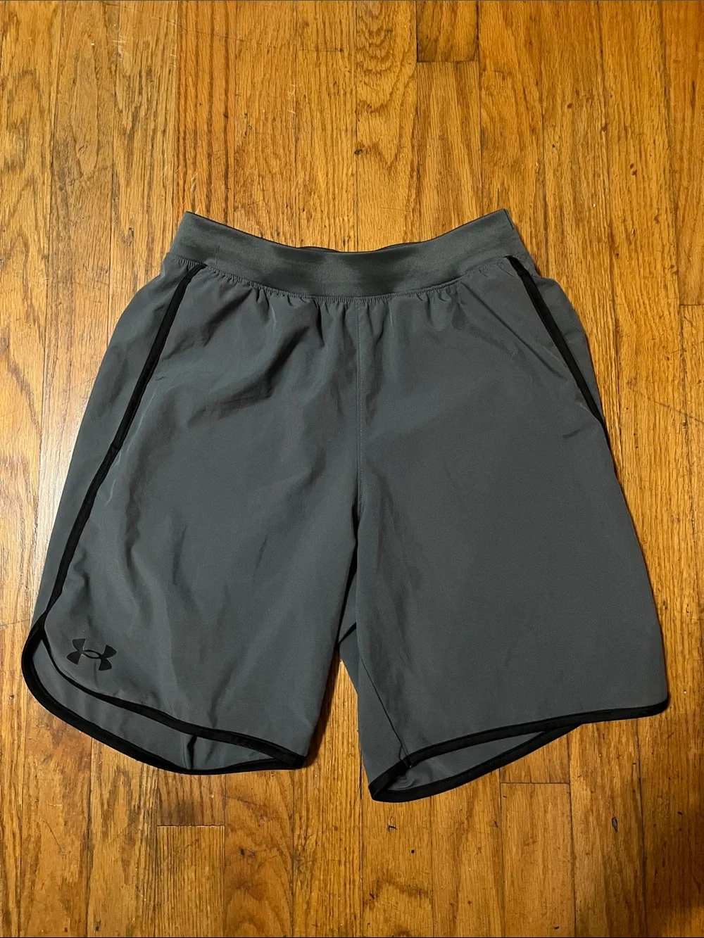 Under Armour Men's Dark Gray Athletic Training Shorts with Black Trim Size Small